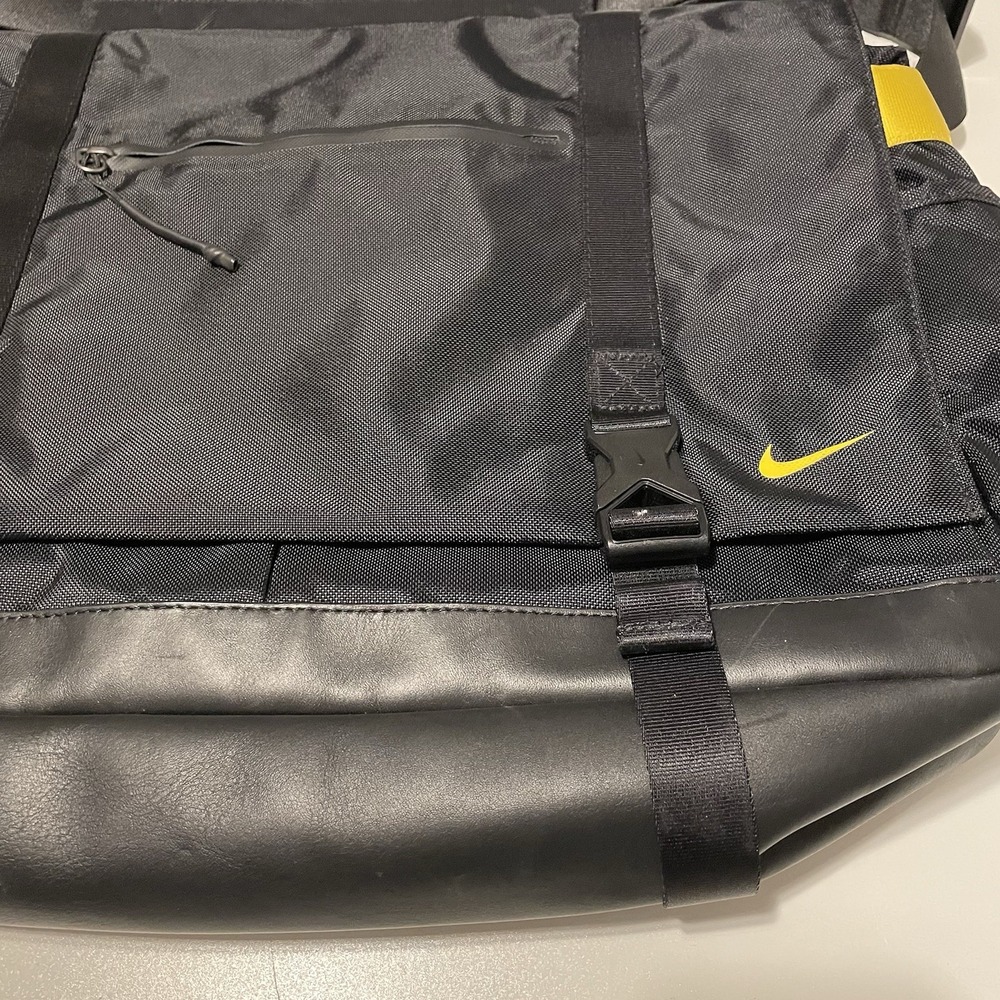 NIKE Eugene Messenger Laptop Bag Premium Elite Black Yellow Swoosh Unisex 17" - Picture 2 of 9